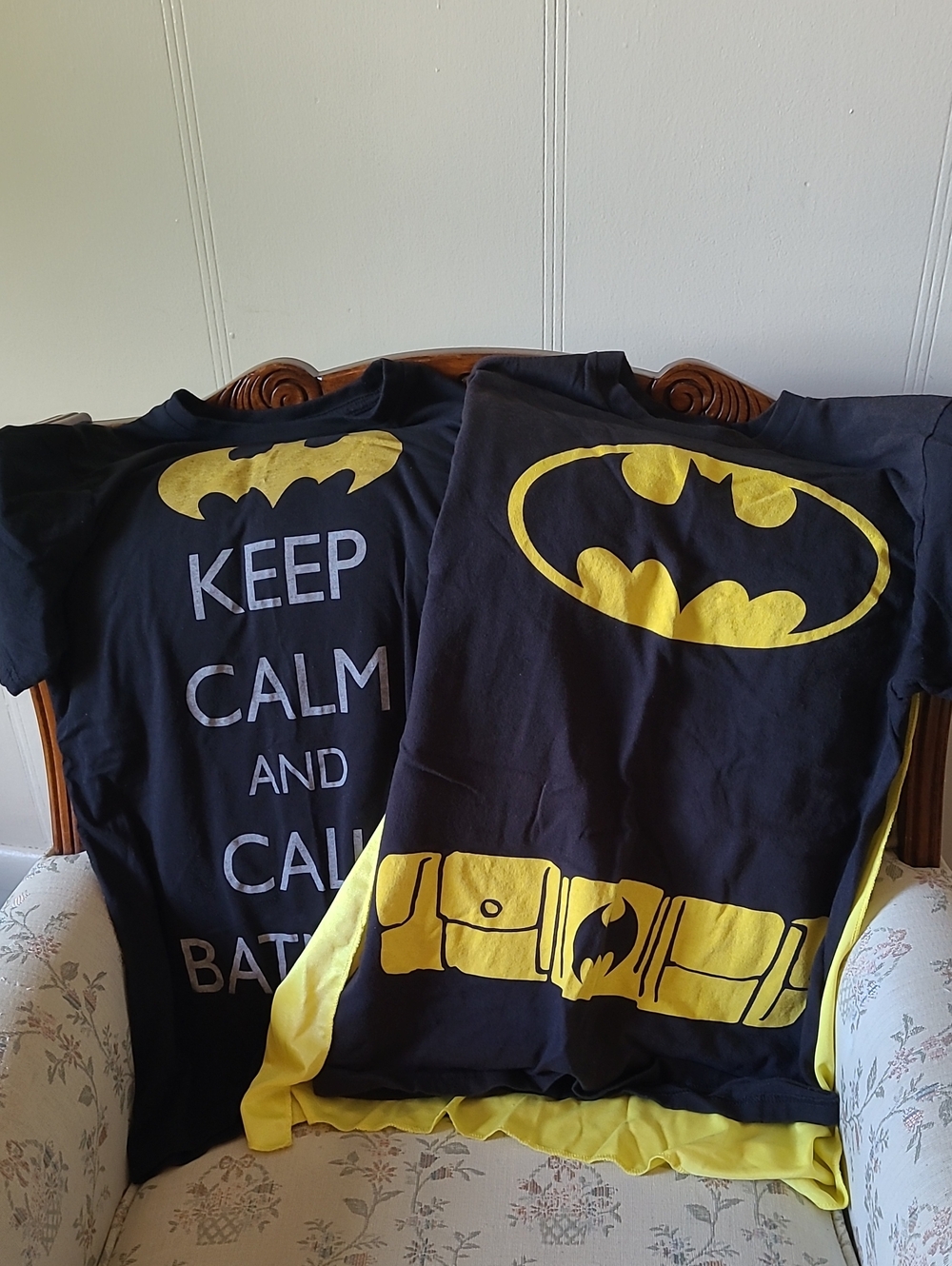 2 PC Batman Black and Yellow Costume T-Shirt with Cape And Keep Calm Call Batman